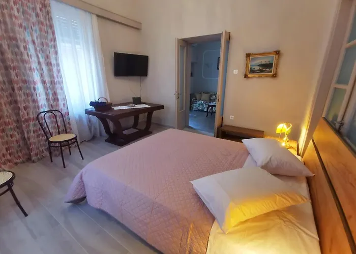 The Traditional Athenian House For 6, Near Metro