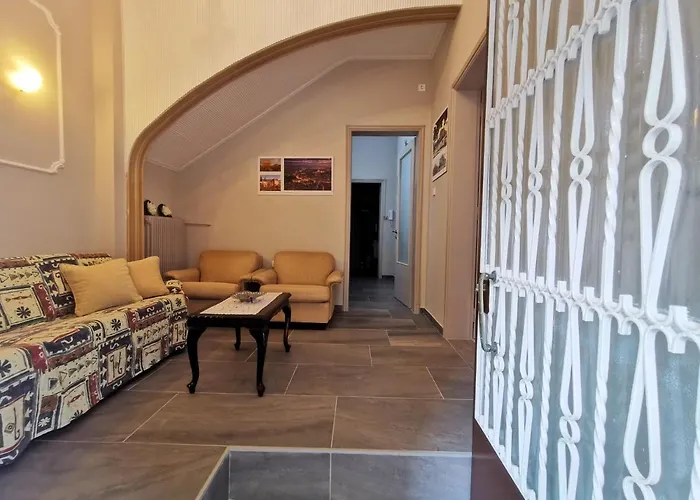 The Traditional Athenian House For 6, Near Metro