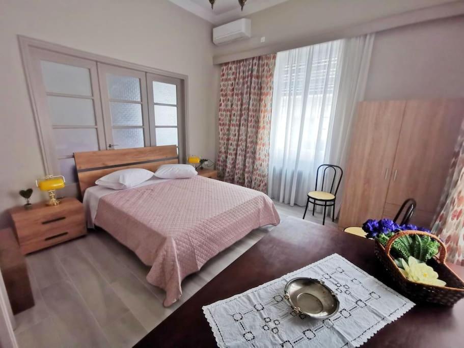 The Traditional Athenian House For 6, Near Metro דירה